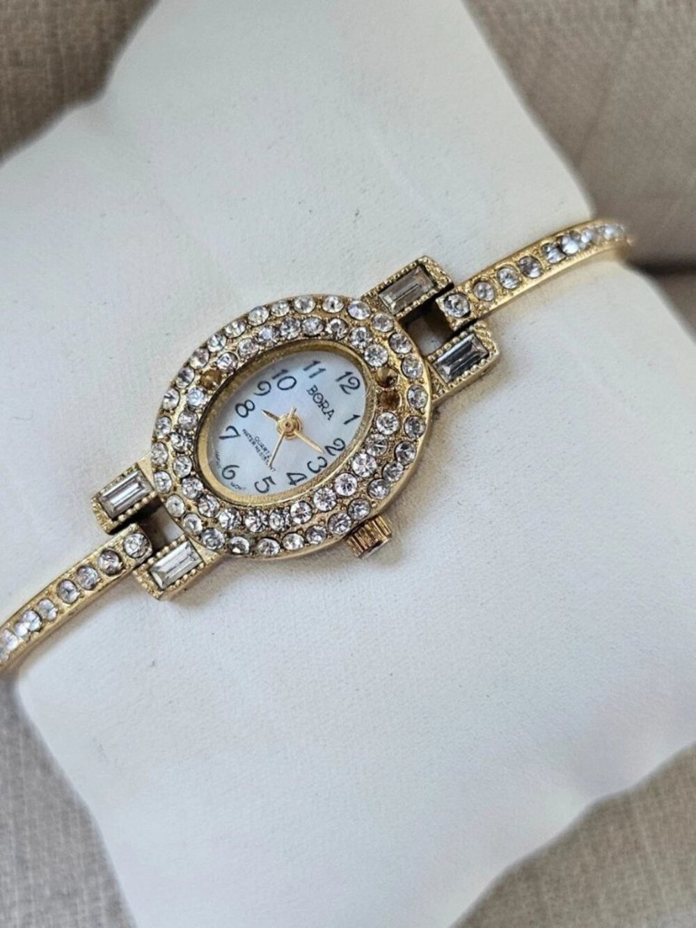 Vintage Bora Ladies Wristwatch Crystal accent Bezel Band Japan Movt Analog Watch